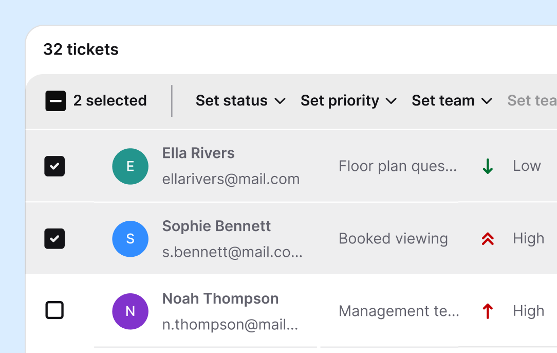 Text workspace with real-estate requests, including a booked viewing and a floor-plan question